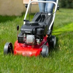 GLM690X Benzin-Rasenmäher, 139cc 5PS, 4-Takt-OHV-Motor, Selbstfahrend, 410mm 17" Zweischneidiges Stahlmesser, Einstellbare Schnitthöhe Und 45L Korbvolumen - Greencut